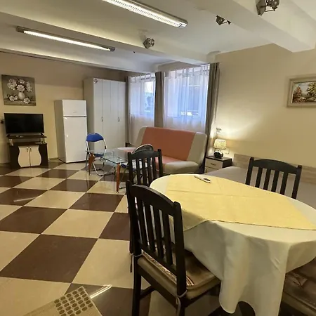 Spacious In Apartment *