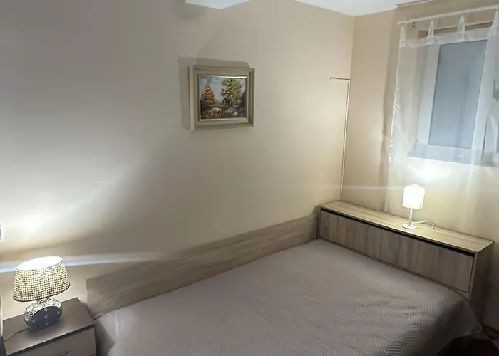 Spacious In Apartment *